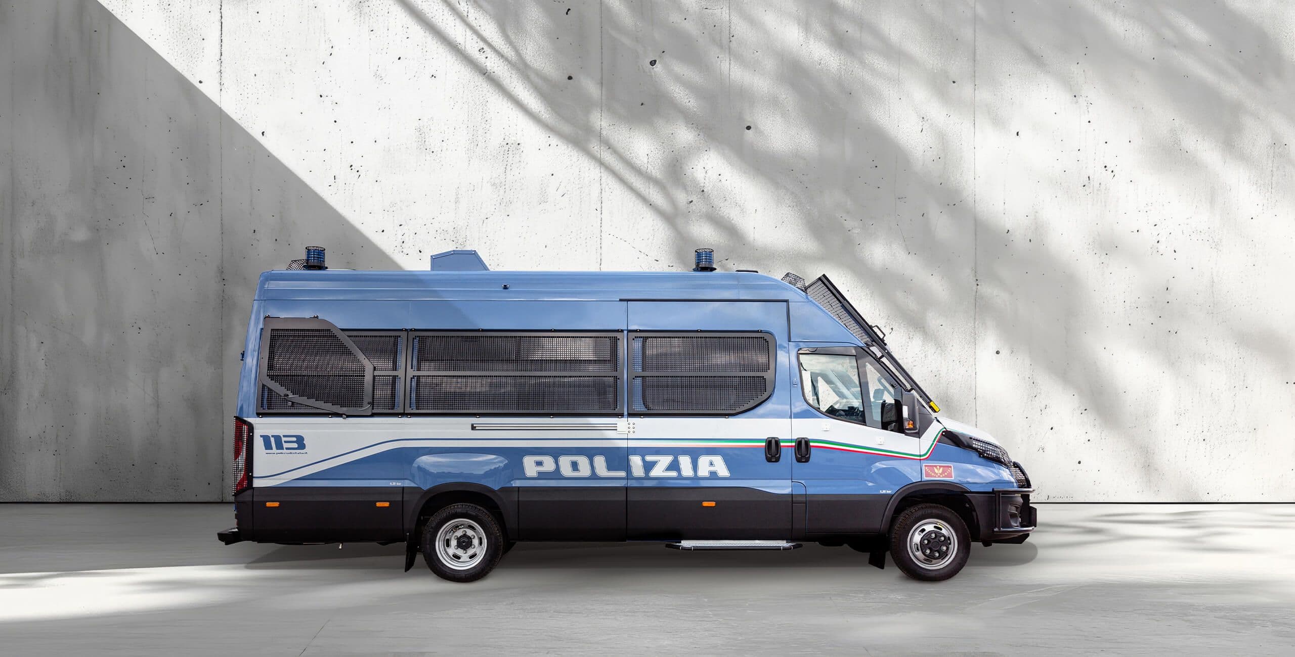 Veicolo per difesa e sicurezza per trasporto persone (8 +2 posti) Veicolo per difesa e sicurezza per trasporto persone (8 +2 posti)